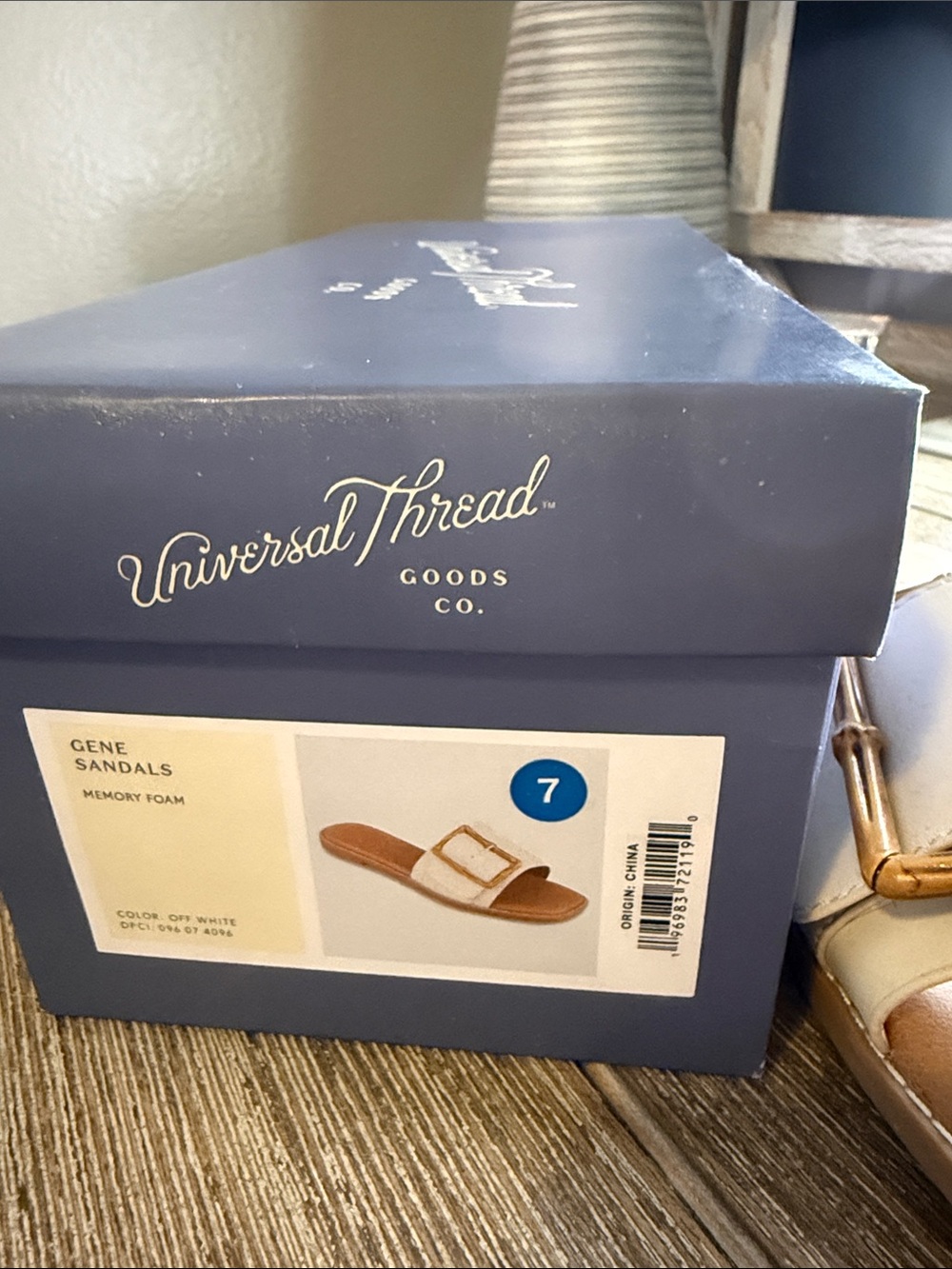Universal Thread Off-White Gene Slide Sandals with Tan Sole - Size 7